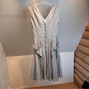 CALVIN KLEIN Fit & Flare Sleeveless Adorable dress w/Full Skirt & Cute Pockets